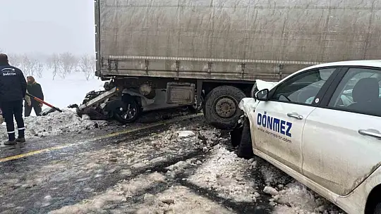 Viranşehir-Diyarbakır yolunda zincirleme kaza: 4 yaralı