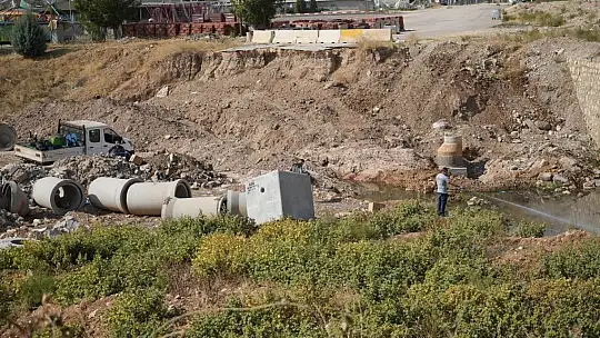 Adıyaman Belediyesi yağışlar öncesi larva ilaçlama çalışmalarını hızlandırdı