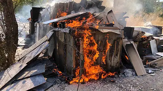 Adıyaman'da yapı malzemelerinden çıkan yangın paniğe neden oldu