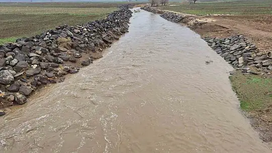 Yavuzeli'nde yağış etkili oldu, Karasu Çayı'nın debisi yükseldi
