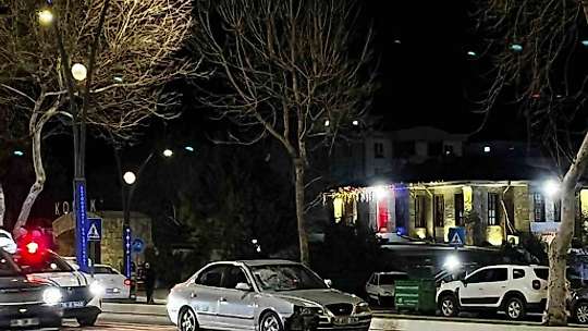 Yaya geçidinde otomobilin çarptığı yaşlı adam hayat mücadelesi veriyor