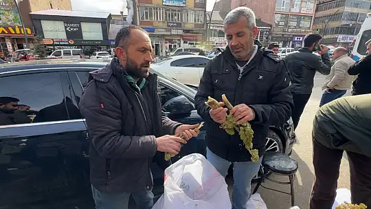 Yayla muzunun destesi 100 TL'den satışa çıkarıldı
