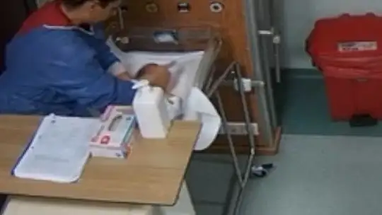Yeni görüntüler ortaya çıktı: Bebeğe şiddet uygulayan hemşire başka bebeğe de tokat atmış