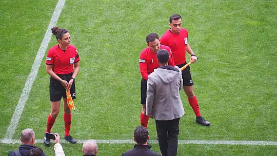 Yeni Malatyaspor sahaya 7 oyuncu ile çıktı, maç oynanmadı