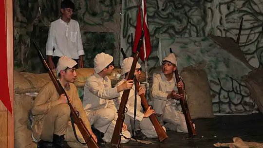 Yer Ayrı Ruh Aynı tiyatro gösterisi büyük beğeni topladı