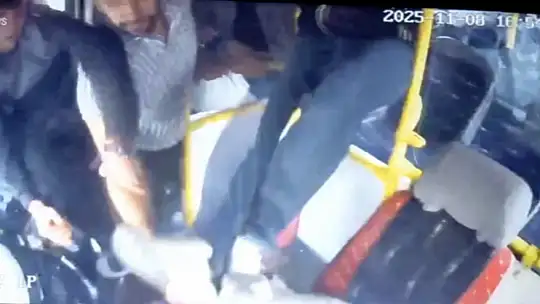 Yolcu ile tartışan halk otobüsü şoförüne meydan dayağı