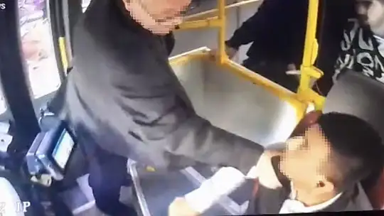 Yolcu ile tartışan halk otobüsü şoförüne meydan dayağı