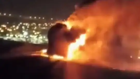 Yolcu otobüsü alev topuna döndü, şoförün erken fark etmesi faciayı önledi