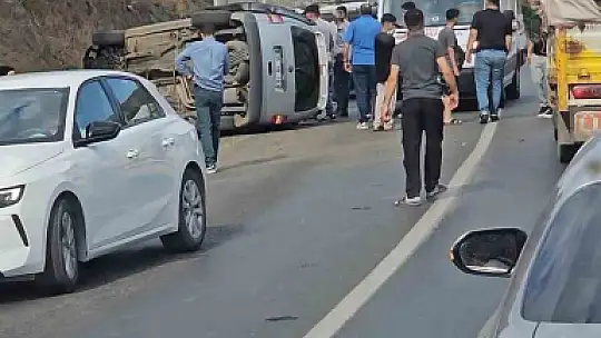 Yüksekova-Van kara yolunda kaza: 5 yaralı