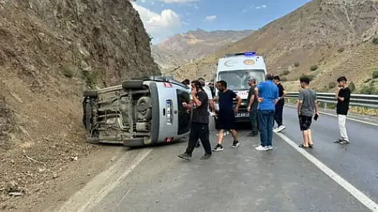 Yüksekova-Van kara yolunda kaza: 5 yaralı