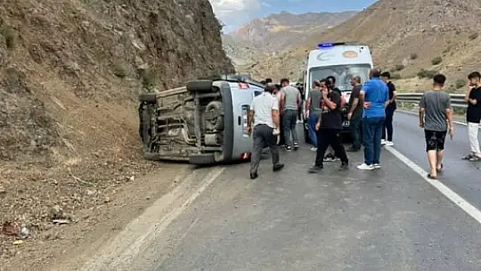 Yüksekova-Van kara yolunda kaza: 5 yaralı