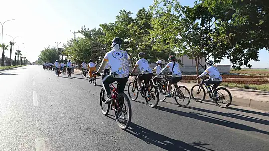 Yüzlerce bisikletli tarihi yerlere ulaşmak için pedal çevirdi