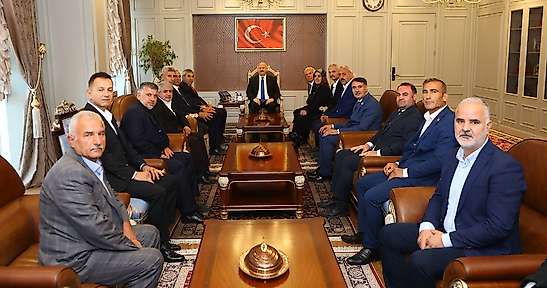 Adıyaman Muhtarlar Federasyonu Heyetinden Vali Küçük'e ziyaret