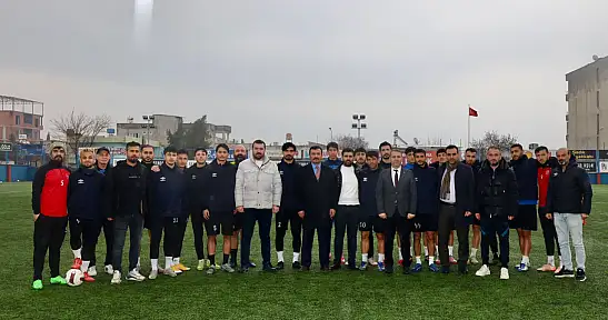 Kaymakam Soysal Kahta 02 Spor futbolcularıyla bir araya geldi