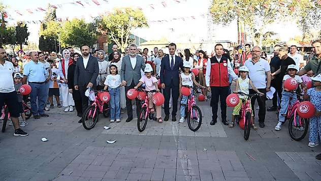 170 Çocuğun bisiklet hayali gerçeğe dönüştü Pedallar mutluluk için döndü