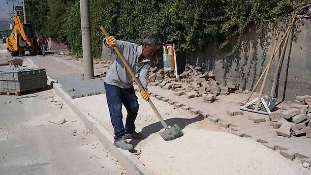 Adıyaman'ın Karaali Caddesi'nde kaldırım çalışması