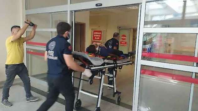 Minibüs İle Motosiklet Çarpıştı 1 Kişi Yaralandı