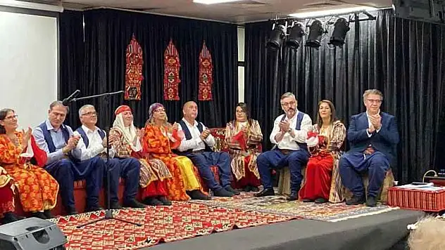 Avusturalya'daki Sıra Gecesi Beğeni Topladı