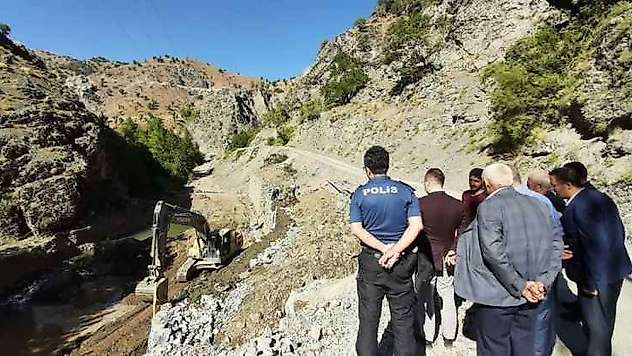Kaymakam Aslantürk, Köy Yolundaki Çalışmayı İnceledi