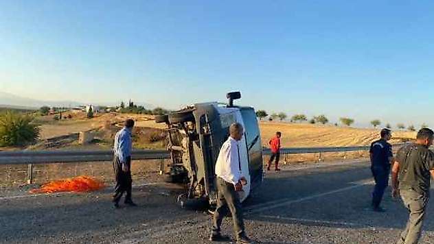 Kamyonet Devrildi Sürücü Yaralandı