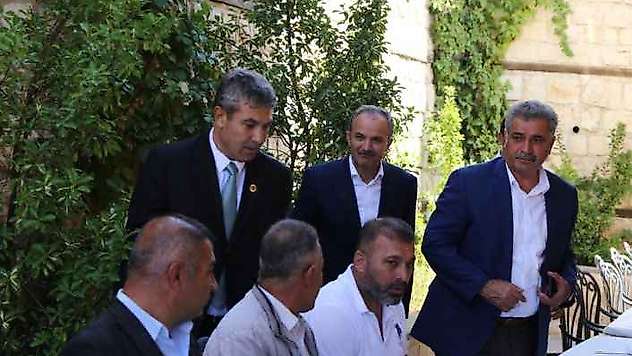 Kılınç'tan Adıyaman'daki Muhtara Yemek Daveti