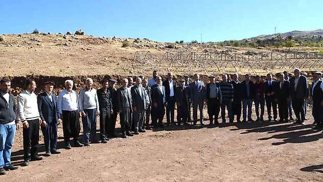 Vali Çuhadar, Köylerde Tek Tek Notlarını Alıyor