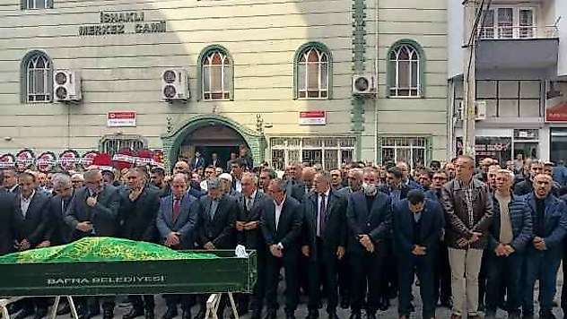 Vali Çuhadar'ın Babası Defnedildi