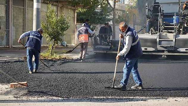 Fatih'te Asfalt Serimi İşlemi Sürüyor