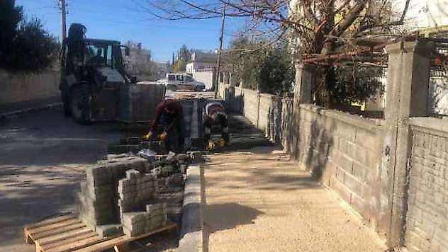 Ekipler bakımsız kaldırım bırakmıyor