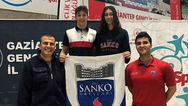 SANKO Okulları yüzücüleri bölge birincisi ve üçüncüsü oldu