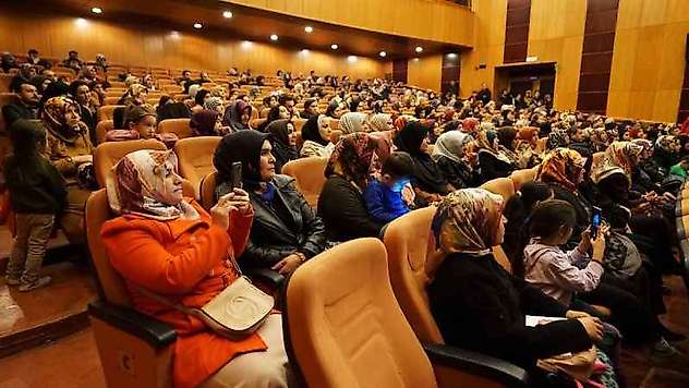 Aile Danışmanı Tongar, ebeveynlere çocuk eğitimini anlattı