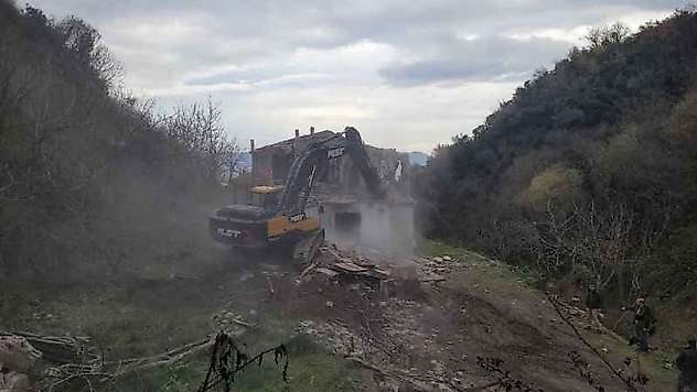 Polat, Kaçak yapılara geçit vermiyor