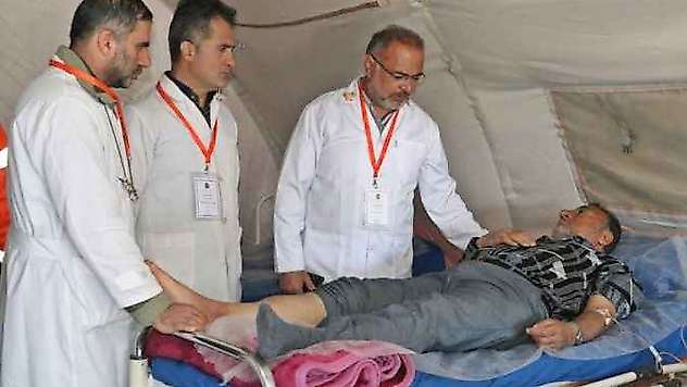 İranlı doktorlar, Adıyaman'da sahra hastanesi kurdu