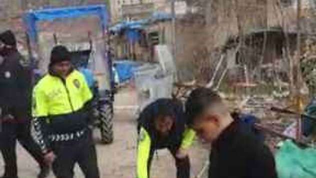 Adıyaman'da polis ekipleri çocuklar ile oyun oynadı