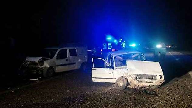 Otomobil İle Hafif Ticari Araç Çarpıştı: 5 Yaralı