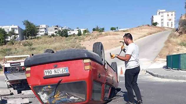 Kontrolden Çıkan Otomobil Takla Attı: 4 Yaralı