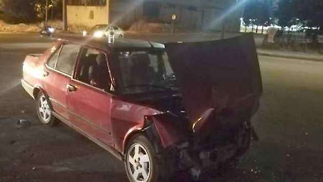 İki Otomobil Çarpıştı: 3 Yaralı