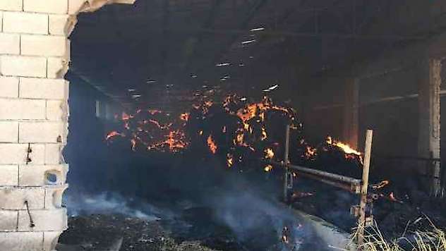 Adıyaman'da 50 Kamyon Saman Balyası Yandı