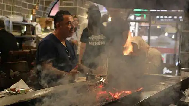 Ustaların Ocakbaşında Zorlu Ciğer Mesaisi