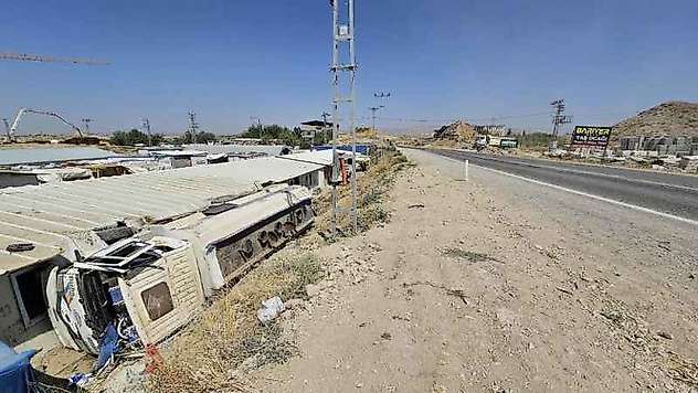 Kontrolden çıkan tanker şarampole yuvarlandı: 1 yaralı