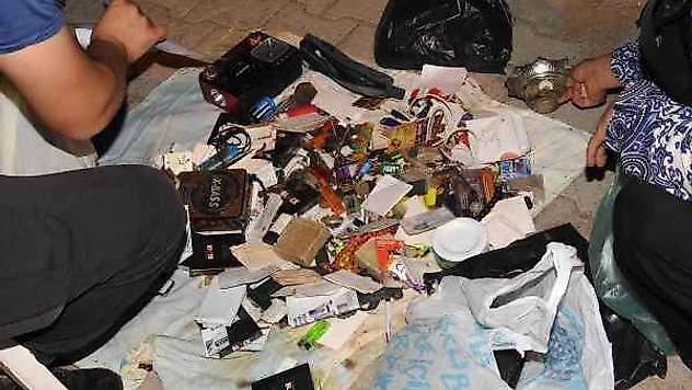 Kilis'te 13 Kamyonet Çöp Çıkan Evde Para Ve Altın Bulundu