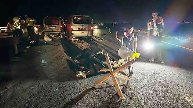 Kaza yapanların yardımına gidenlerin arasına başka bir araç daldı: 3 ölü, 7 yaralı