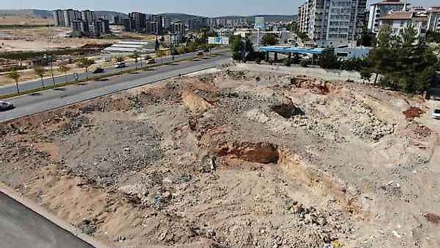 Enkazların Yerini Boş Araziler Aldı
