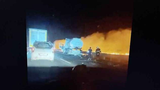 3 Aracın Çarpıştığı Kaza Sonrası Patlama: 1'i Ağır 2 Yaralı