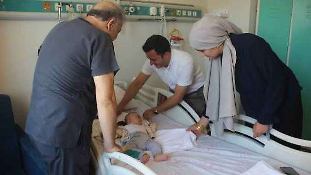 Boğazına Çengelli İğne Kaçan Bebek Şanlıurfa'da Sağlığına Kavuştu