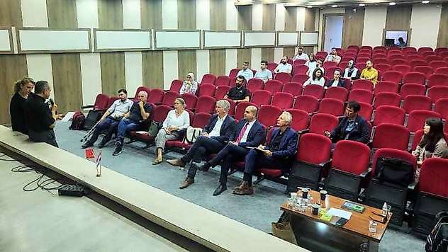 Uluslararası Uzmanlarla Yardım Çalıştayı Düzenlendi
