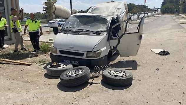 Kontrolden çıkan minibüs takla attı: 1 yaralı