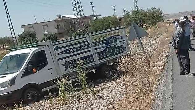 Adıyaman'da 2 Araç Çarpıştı 3 Yaralı