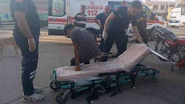 Motosiklet ile kamyonet çarpıştı