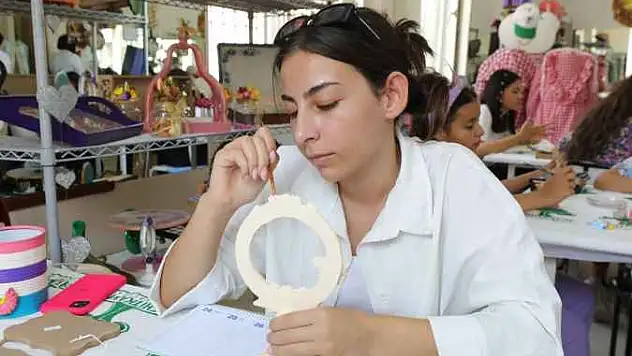 Dekoratif Ahşap Boyama Kursu Yoğun İlgi Görüyor